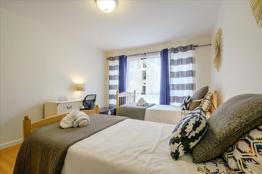 Building Photo - 1021 Greenwich St