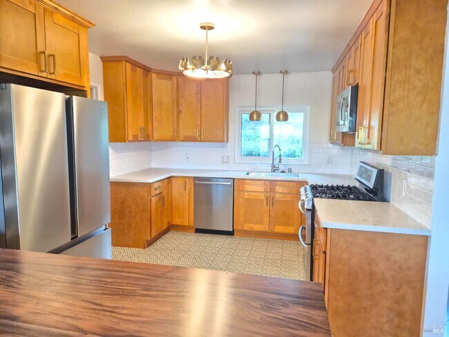 Building Photo - 453 Clark Dr