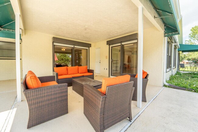 Building Photo - 5562 Reynolds Rd