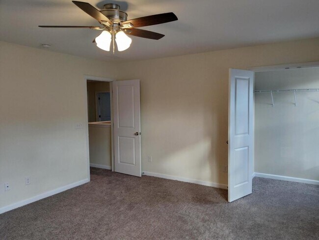 Building Photo - 128 Carolina Wren Ave
