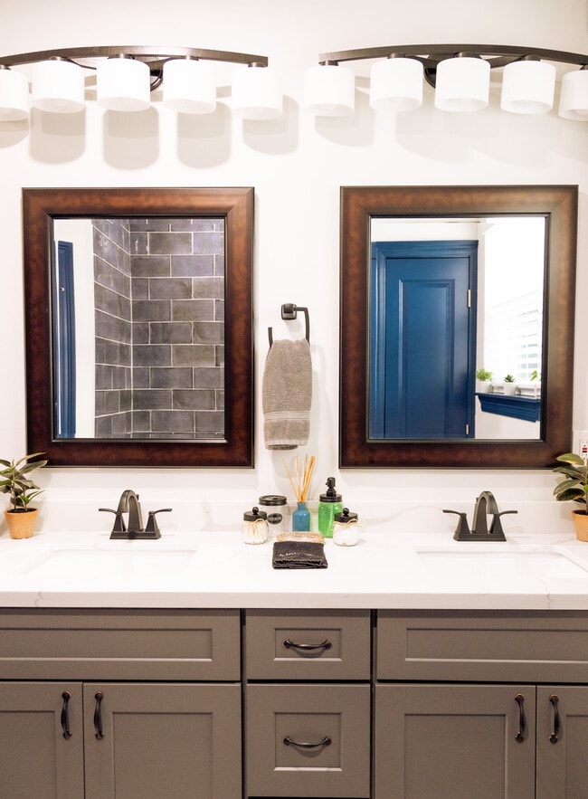 Building Photo - 431 Leboeuf St