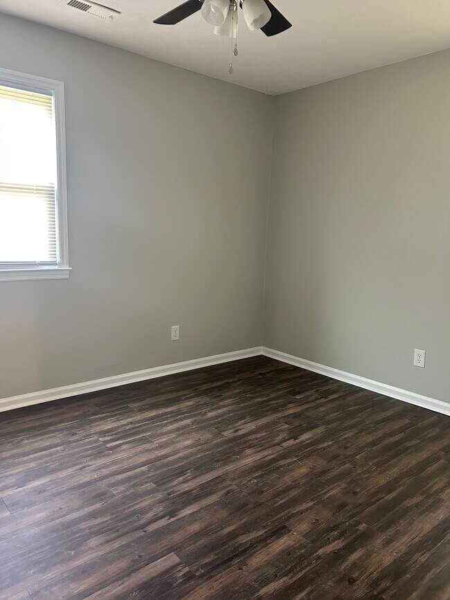 Building Photo - 604 16th Ave