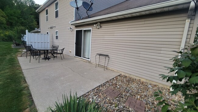 Building Photo - 615 Hilltop Terrace