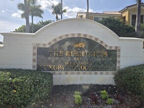 Building Photo - RESORT STYLE, BEAUTIFUL 2 BEDROOM AND 2 BATHROOMS ON THE TOP FLOOR