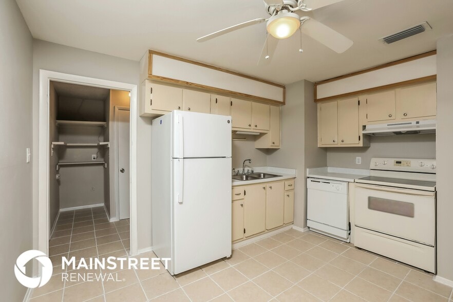 Building Photo - 818 Wedgewood Dr