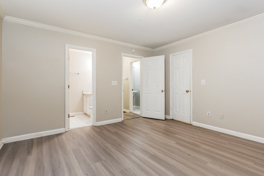 Building Photo - 403 Streamview Ln