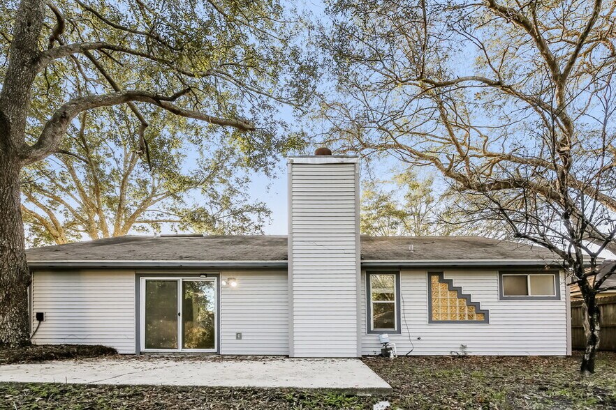 Building Photo - 1731 Chandelier Cir W