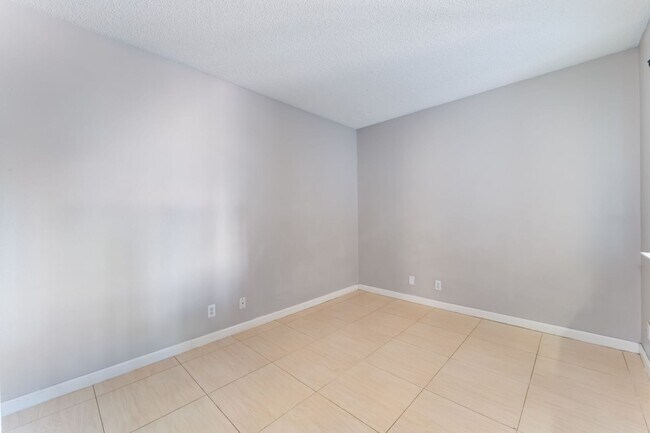 Building Photo - Two-bedroom, one bath single story townhou...