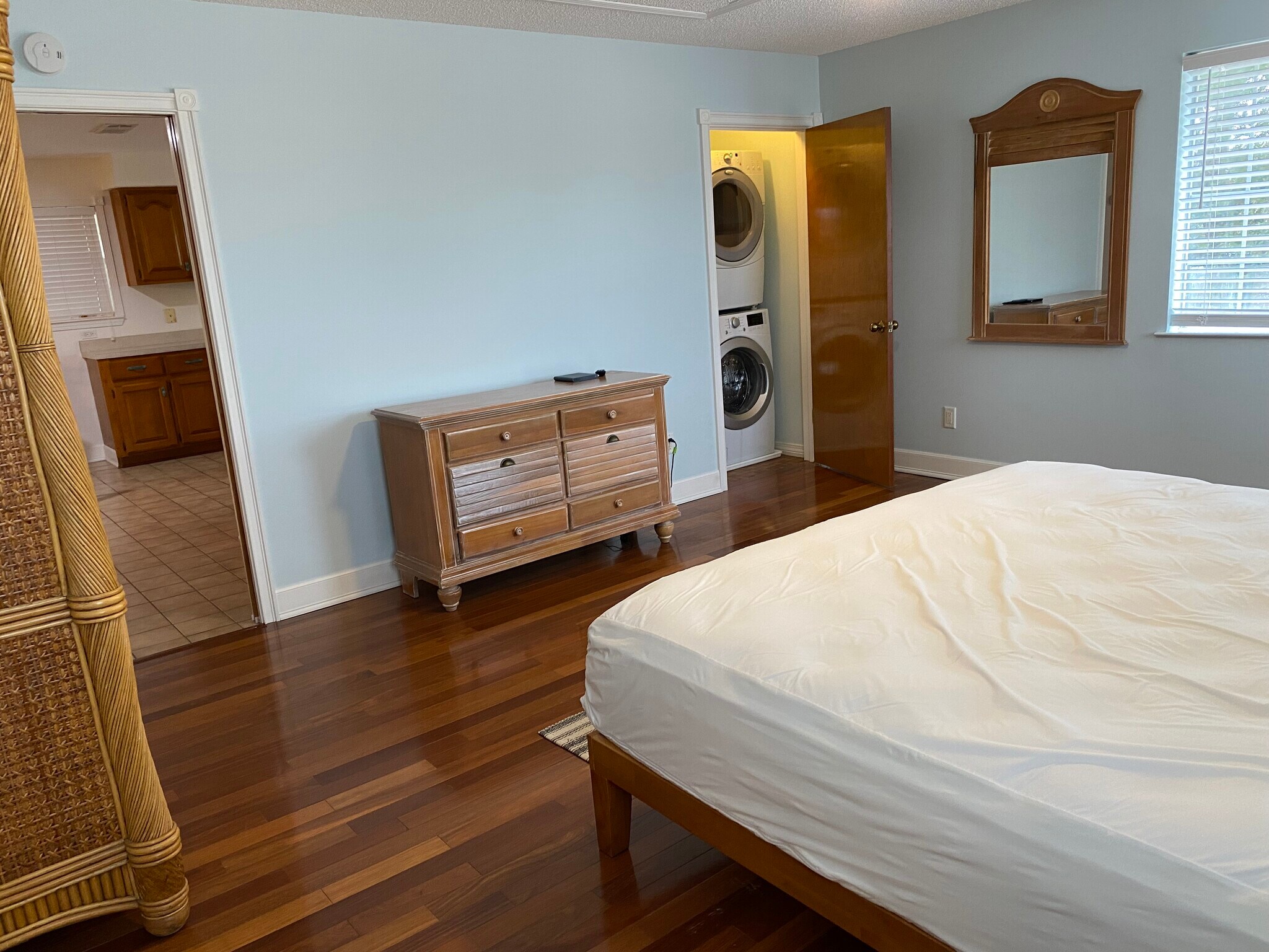 Building Photo - 5802 Monterey Ave