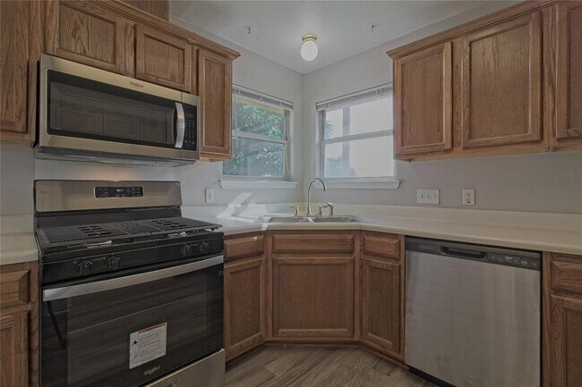 Building Photo - 300 Caladium Ct
