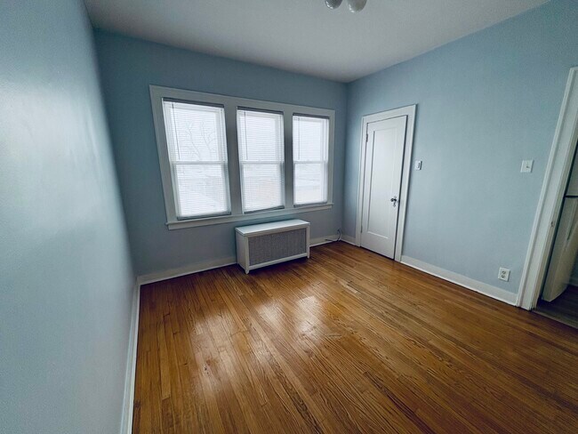 Building Photo - 8223 S May St