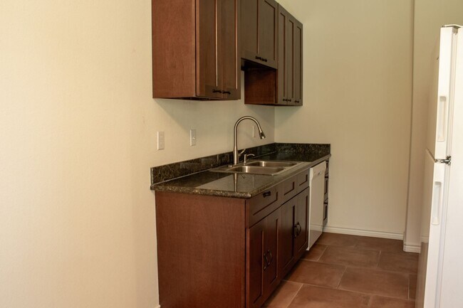 Building Photo - Brand New 1 Bedroom / 1 Bathroom Apartments in Lindale!