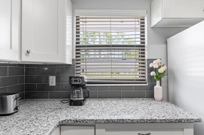 Building Photo - Ready to move in!