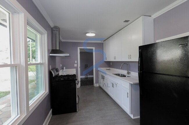 Building Photo - Charming 4-Bed, 2-Bath Gem in Atlanta's He...