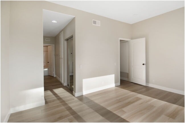 Building Photo - Tennis Villas 2 Bedroom Condo!