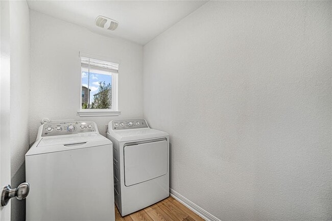 Building Photo - 412 Breccia Trl