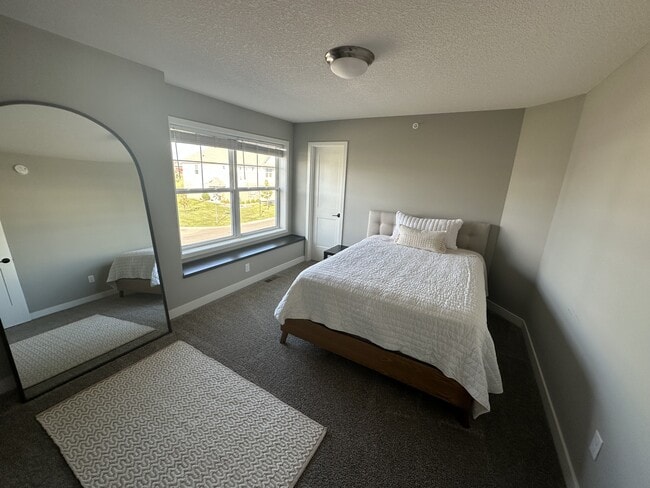 Building Photo - 2122 Ada Dr