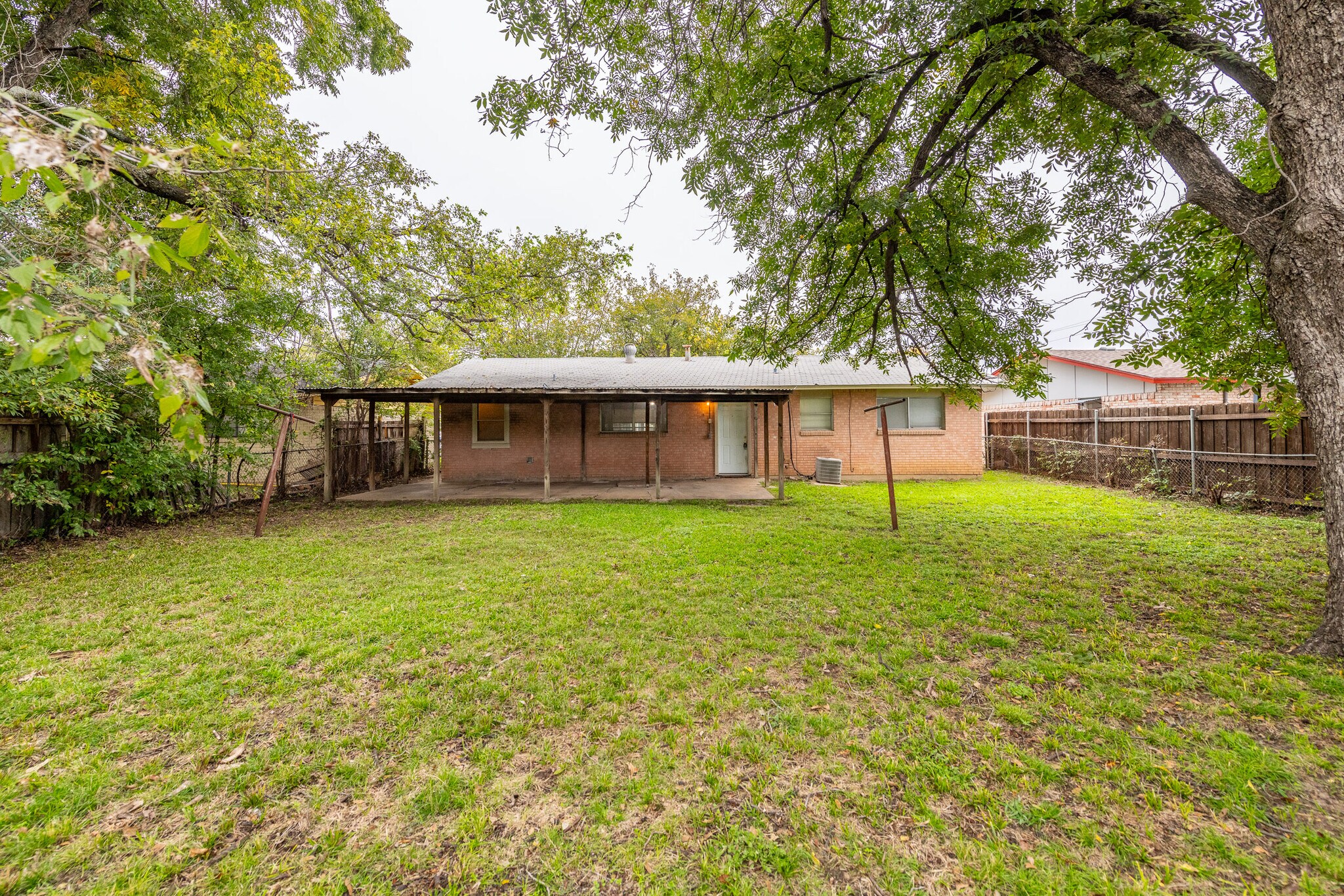 Backyard center - 1816 E Tucker Blvd