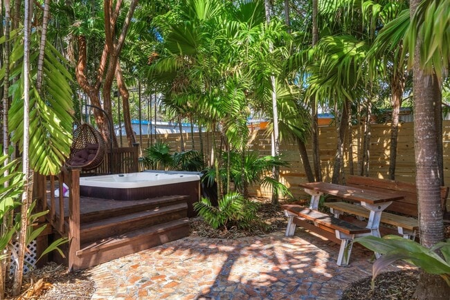 Building Photo - 751 NE 80th St