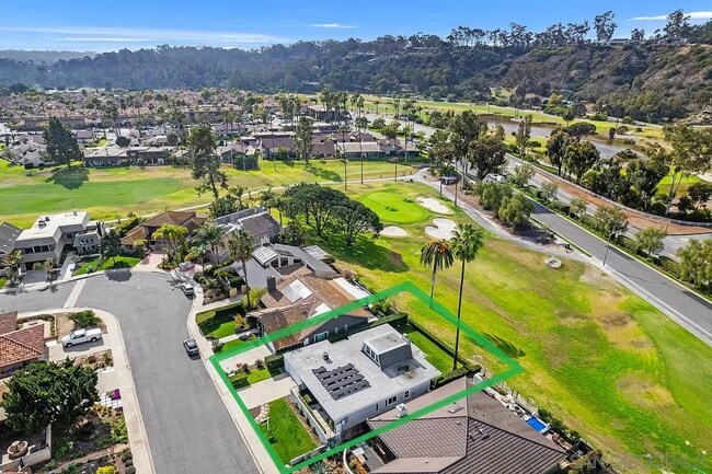 Building Photo - STUNNING HOME WITH GOLF COURSE VIEW IN WHI...