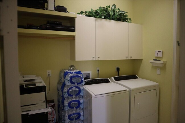 Building Photo - 6810 Fabiano Cir