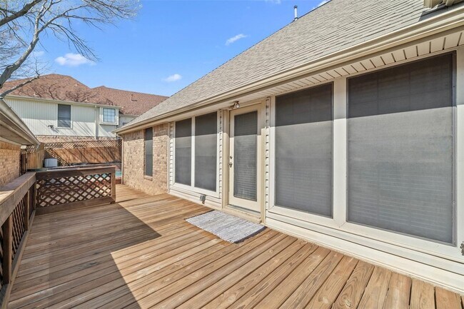 Building Photo - 1205 Olde Towne Dr