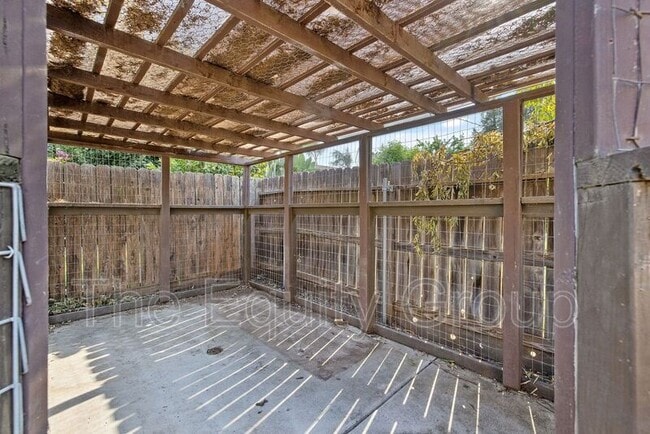 Building Photo - 3835 E Oak Ave
