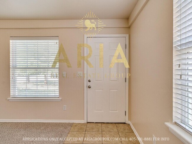 Building Photo - *611-613 Welston Cr.