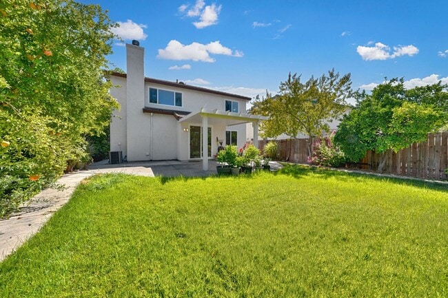Building Photo - Spacious 4-Bedroom Home, Beautifully Maint...