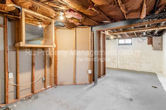 Building Photo - 3233 Hiawatha St