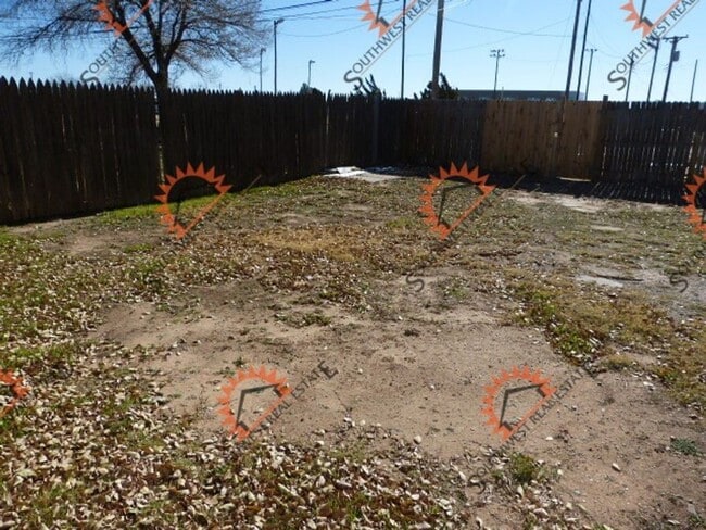 Building Photo - 3 Bed 2 Bath - Close to Clovis High