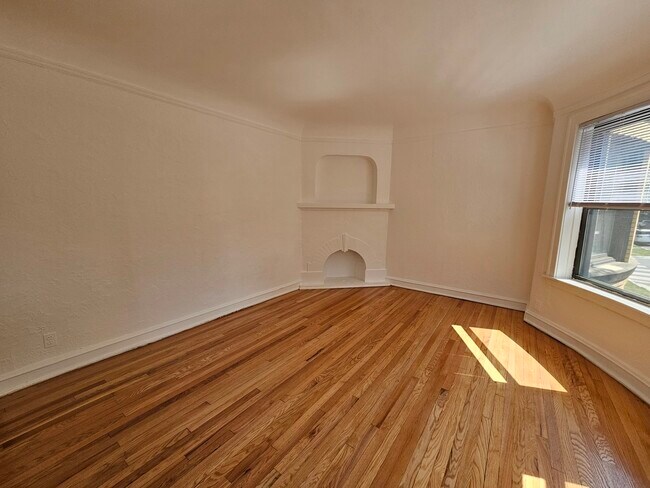 Building Photo - 5507 N Campbell Ave