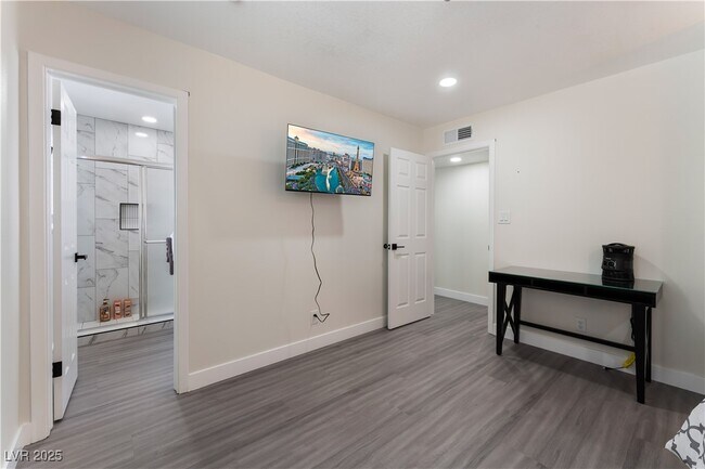 Building Photo - 6128 Jones Cir