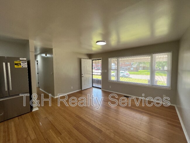 Building Photo - 3010 Winchester Dr