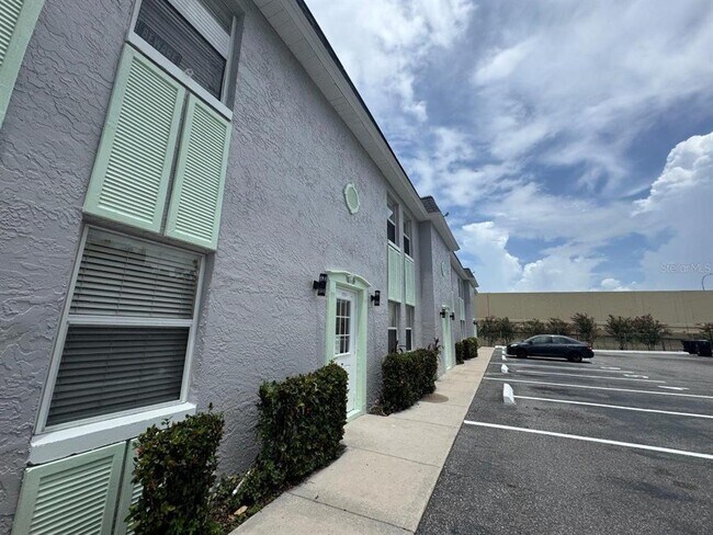 Building Photo - 113 E Smith St
