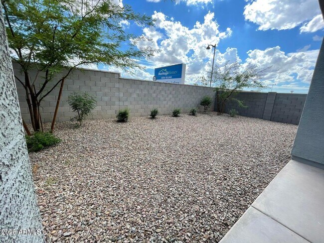 Building Photo - 40629 W Sunland Dr