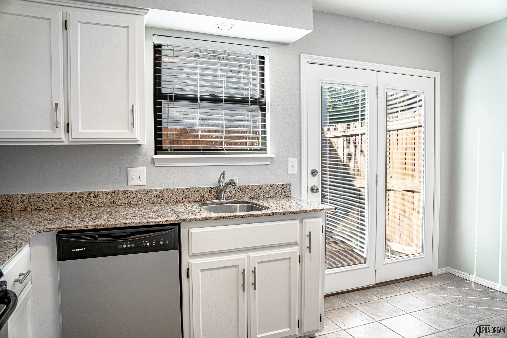 Building Photo - 1370 Oakland Ave