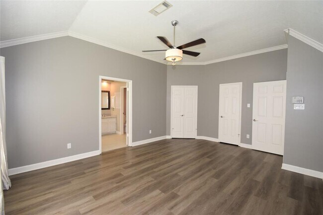 Building Photo - 1322 W Forest Dr