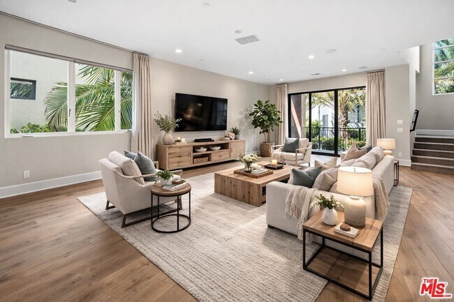 Building Photo - 5909 Coral Pl