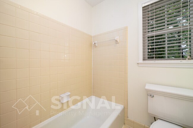 Building Photo - 2245 Tal Heim Dr