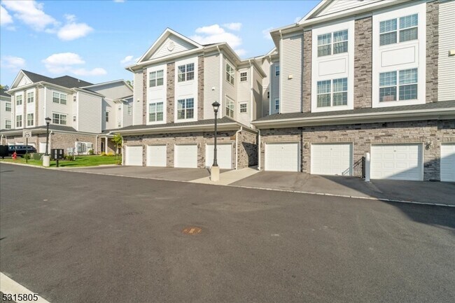 Primary Photo - 33 Veterans Wy