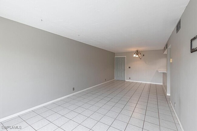 Building Photo - 2885 Palm Beach Blvd