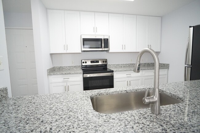 Building Photo - 1200 Town Center Dr