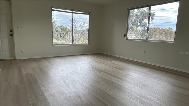 Building Photo - 1028 Lake Weldona Dr