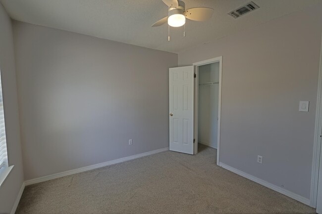 Building Photo - 1915 Sunrise Dr