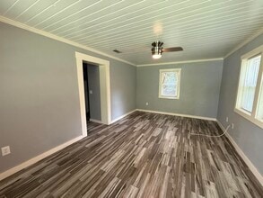 Building Photo - 1316 Aintree Ln