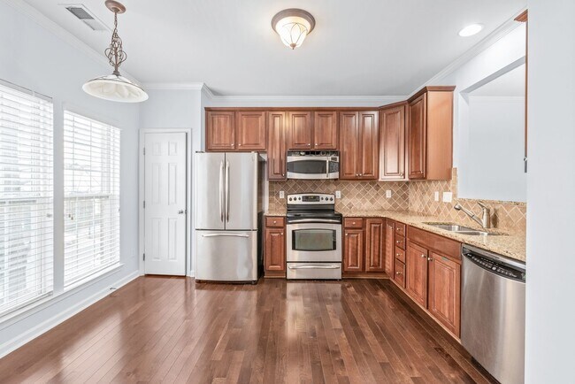 Building Photo - Charming Full-Brick Townhome in the Heart of South End