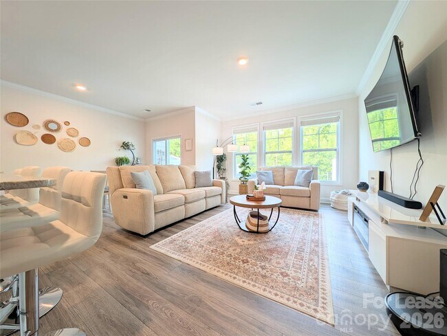 Building Photo - 626 Altamonte Dr