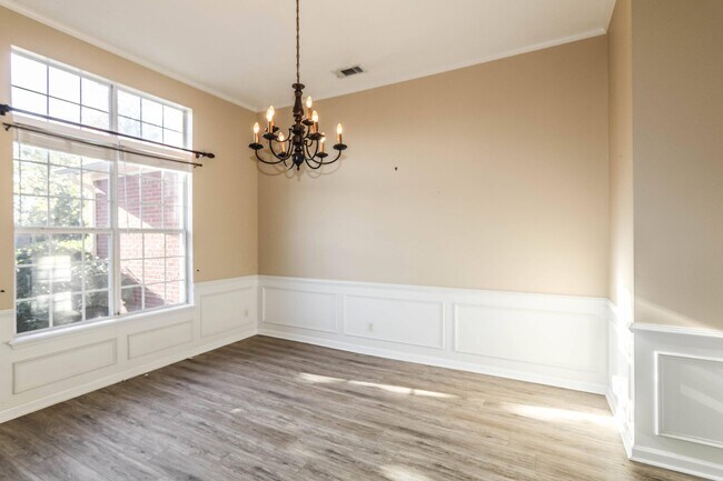 Building Photo - 5803 Carriage Hills Dr