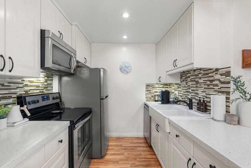 Building Photo - 7742 Redlands St